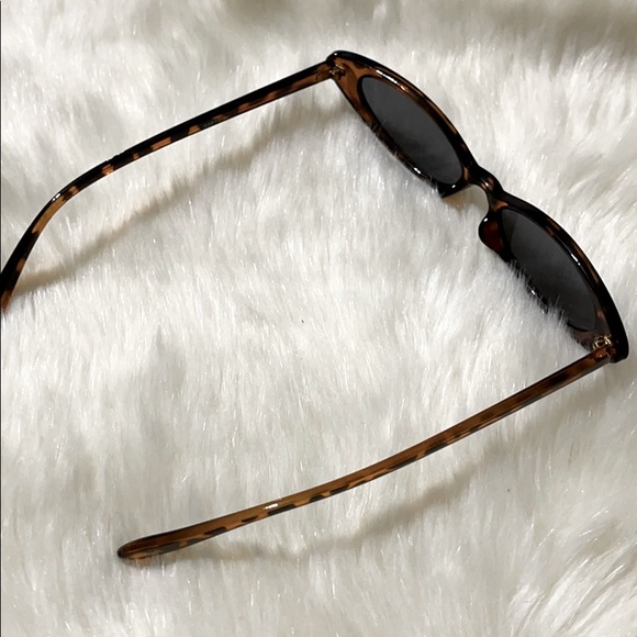 Sunglasses - Picture 4 of 5